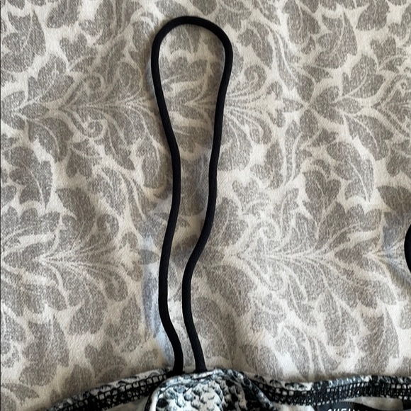 Cropped snakeskin pattern - Picture 4 of 6